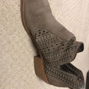 Vince Camuto VC Prasata booties